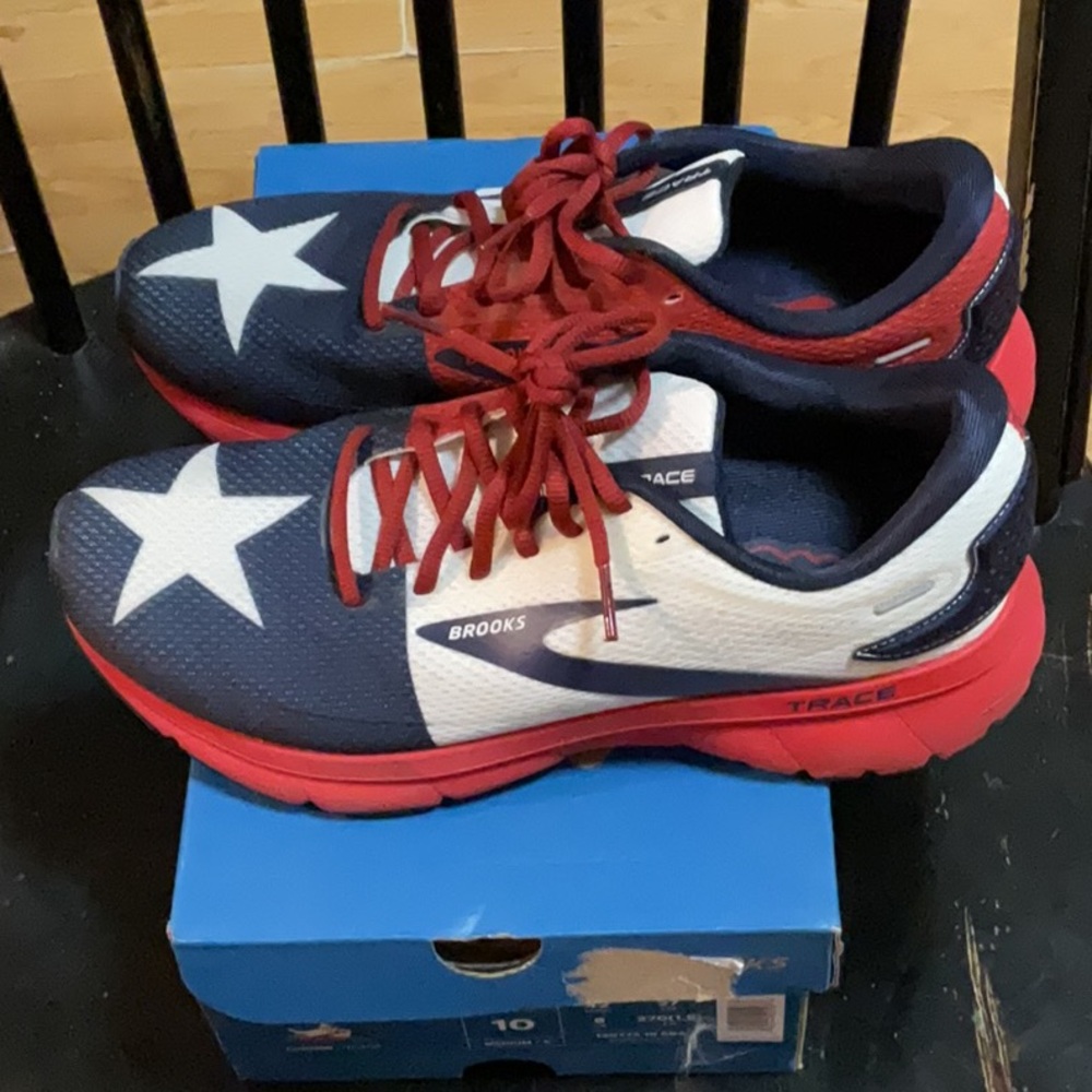 Gently used women’s Texas brooks  trace 2 running shoe size 10 - Picture 2 of 5